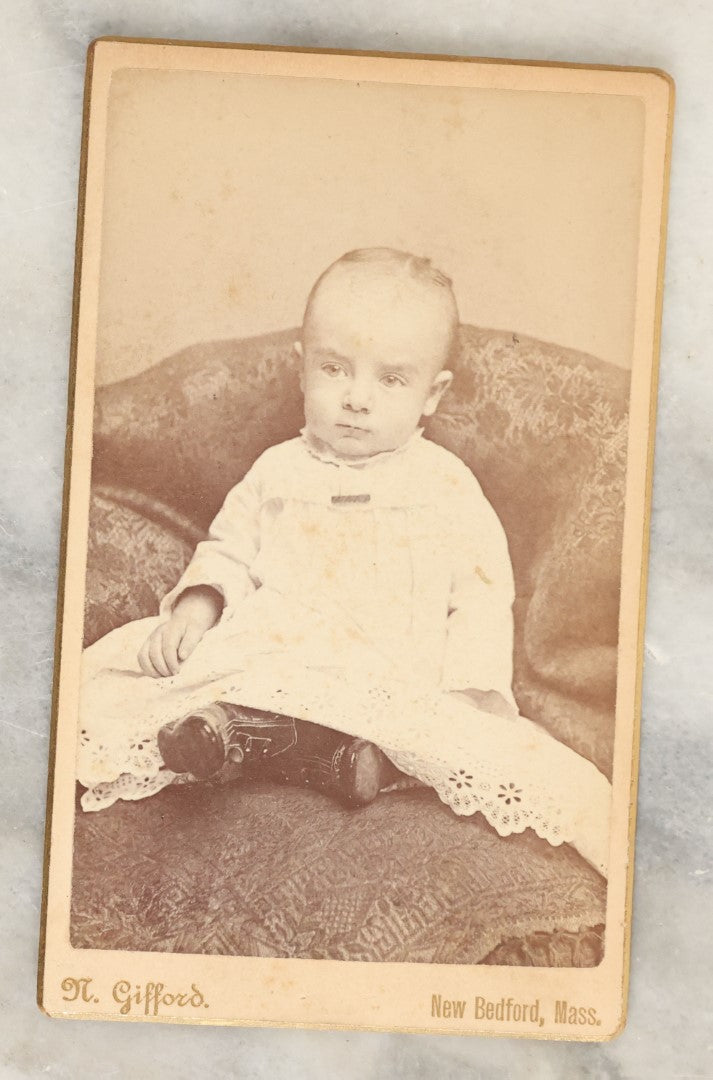 Lot 139 - Grouping Of 10+ Antique Carte De Visite C.D.V. Photographs Of Small Children And Babies Including Young With In Hat With Odd Shaped Head, Smiling Boy, And More