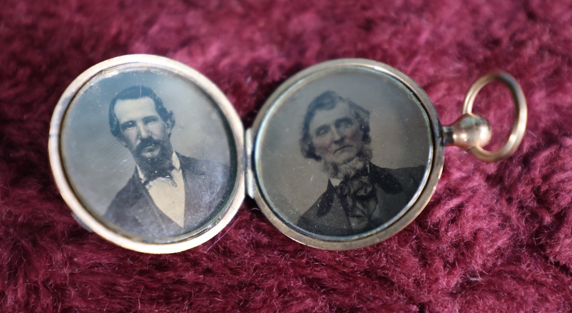 Lot 059 - Antique Gold Toned Locket With Pair Of Tintype Photos, Two M ...