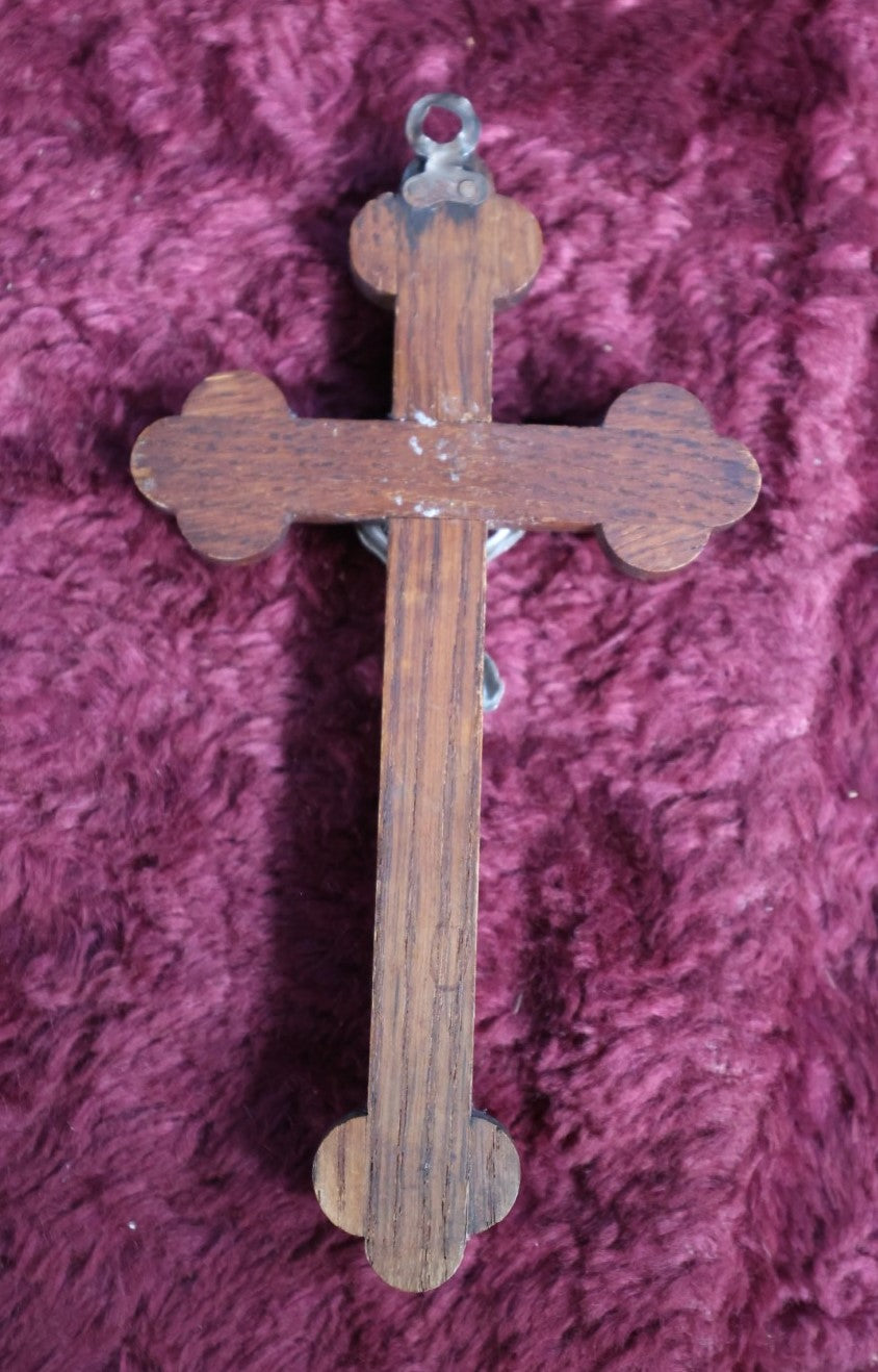 Lot 136 - Antique Wood, Skull And Crossbones - Approximately 6.75"