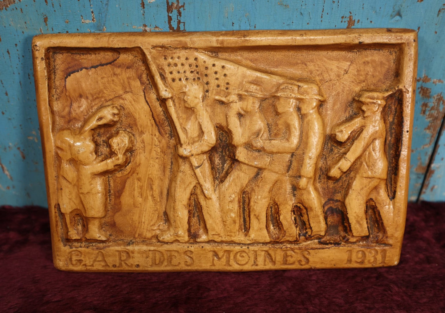 Lot 141 - Vintage Chalkware Plaque Presented In 1931 From The Des Moines School Children To Members of Post 53 G.A.R. Grand Army of The Republic Union Soldiers Fraternal Organization For Annual Encampment, Iowa, With Pamhplet