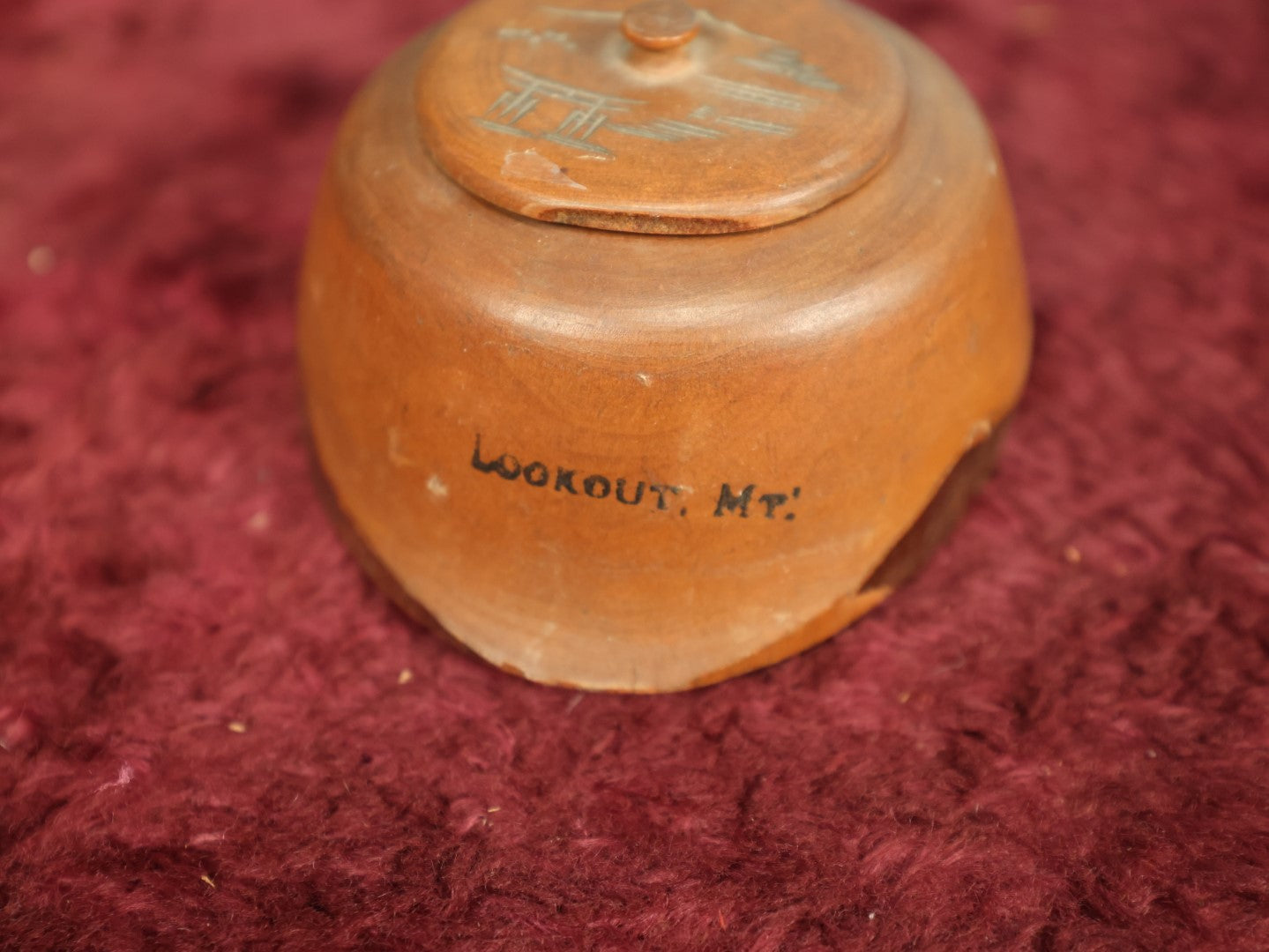 Lot 049 - Antique Wooden Branch Keepsake Box, A Souvenir Of Lookout Mountain, With Many Antique Buttons, Marked Martha, October 21, 1924