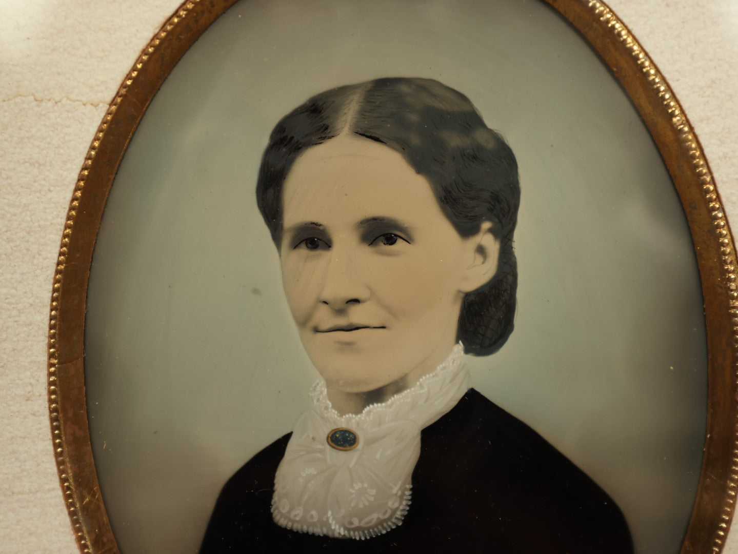 Lot 055 - Antique Hand Painted Over Full Plate Tintype Of Attractive Woman, "The Pennellograph" Copyright 1875, Painted Only By .H. Newell, Philadelphia, Pennsylvania, Paper Label On Back, Glass Has Been Replaced