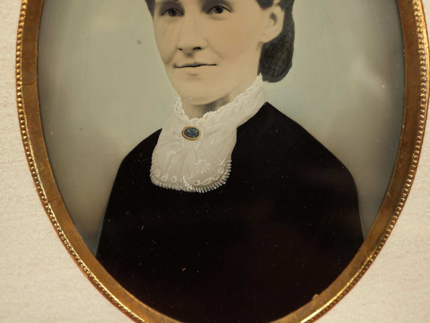 Lot 055 - Antique Hand Painted Over Full Plate Tintype Of Attractive Woman, "The Pennellograph" Copyright 1875, Painted Only By .H. Newell, Philadelphia, Pennsylvania, Paper Label On Back, Glass Has Been Replaced