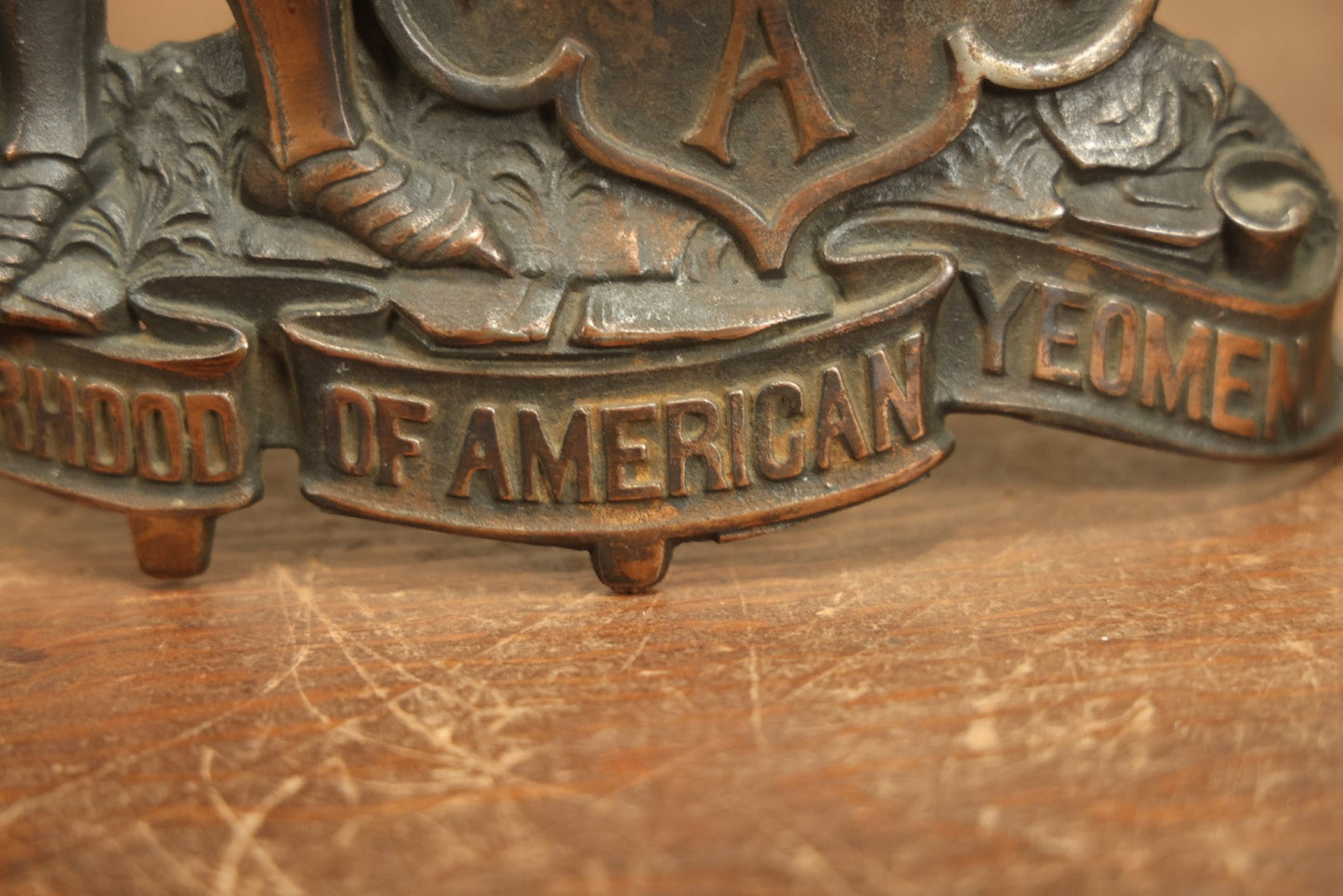 Lot 006 - Antique Brotherhood Of American Yeoman Fraternal Figural Cast Metal Clock With Knight