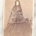 Lot 024 - Single Antique Carte De Visite C.D.V. Photograph Of An Elder Victorian Woman In Extravagant Dark Clothing, Possibly In Mourning, With Cape, Shawl, Bonnet, And Veil, Identified On Verso, Allen & Horton, Photographers, Boston