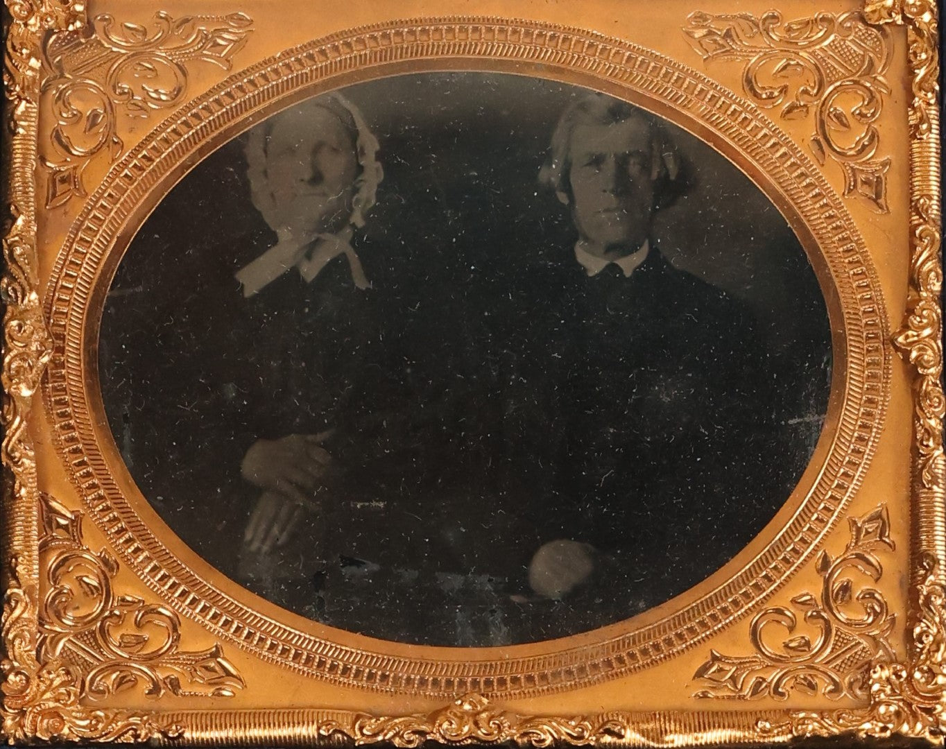 Lot 106 - Antique 1/6th Plate Ambrotype Of An Older Couple In A Split Complete Patriotic Letherette Union Case, With Eagle With Snake In Beak