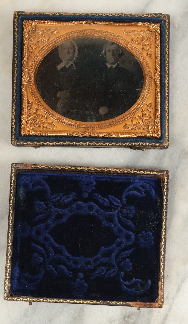 Lot 106 - Antique 1/6th Plate Ambrotype Of An Older Couple In A Split Complete Patriotic Letherette Union Case, With Eagle With Snake In Beak