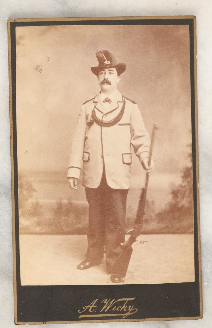 Lot 136 - Grouping Of Six Antique Carte De Visite C.D.V. Photographs Of Men In Uniform, Including Possible Civil War Veterans, Foreign Soldiers, Man With Rifle, Etc