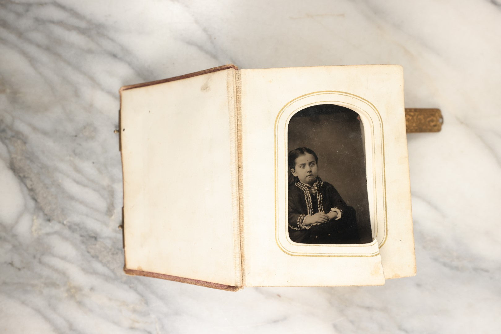 Lot 146 - Antique Photo Album With Missing Spine Covering Containing 28 Tintypes And 18 Carte De Visite C.D.V. Photos, Pinney And Skinner Families, Many Identified (All Pages Included In Pictures)