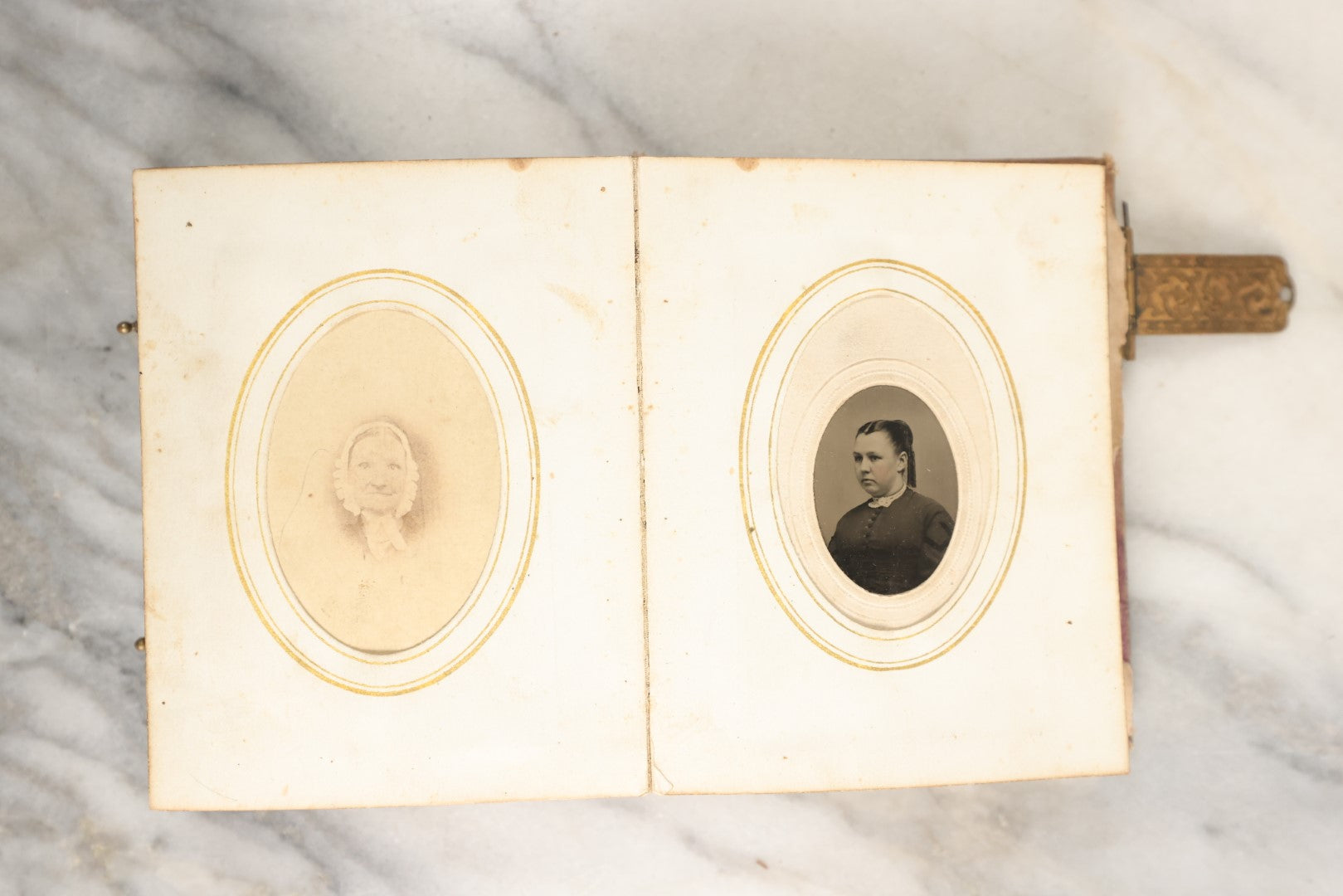 Lot 146 - Antique Photo Album With Missing Spine Covering Containing 28 Tintypes And 18 Carte De Visite C.D.V. Photos, Pinney And Skinner Families, Many Identified (All Pages Included In Pictures)