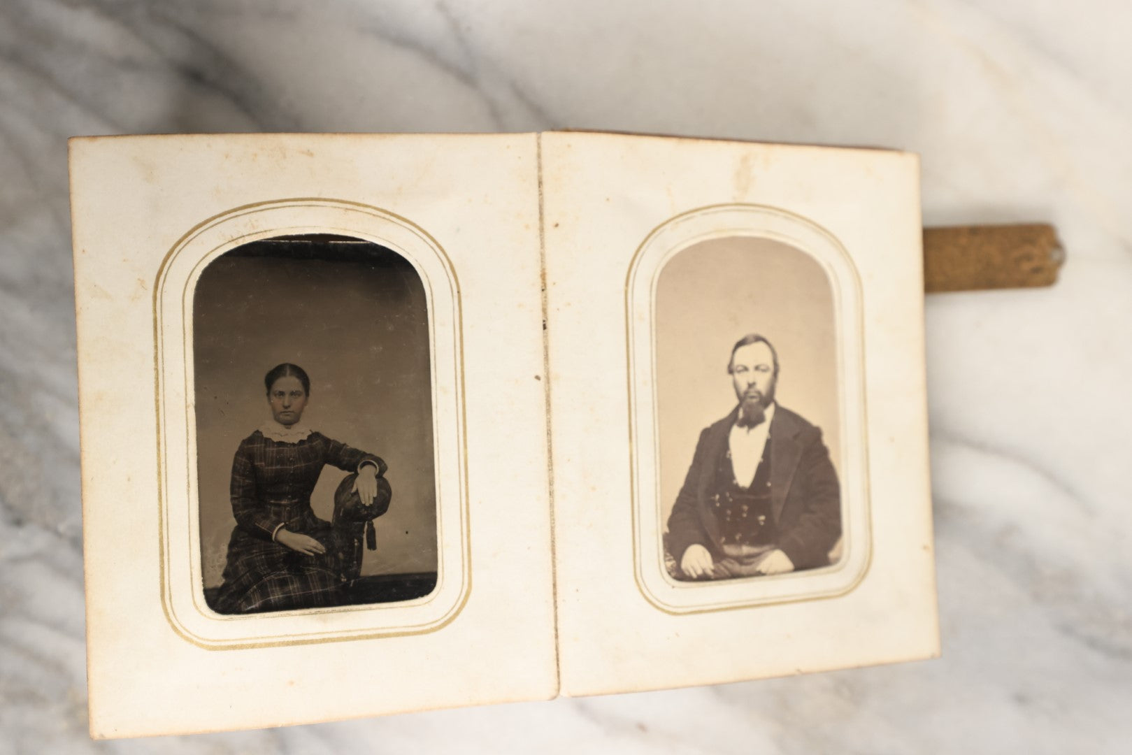 Lot 146 - Antique Photo Album With Missing Spine Covering Containing 28 Tintypes And 18 Carte De Visite C.D.V. Photos, Pinney And Skinner Families, Many Identified (All Pages Included In Pictures)