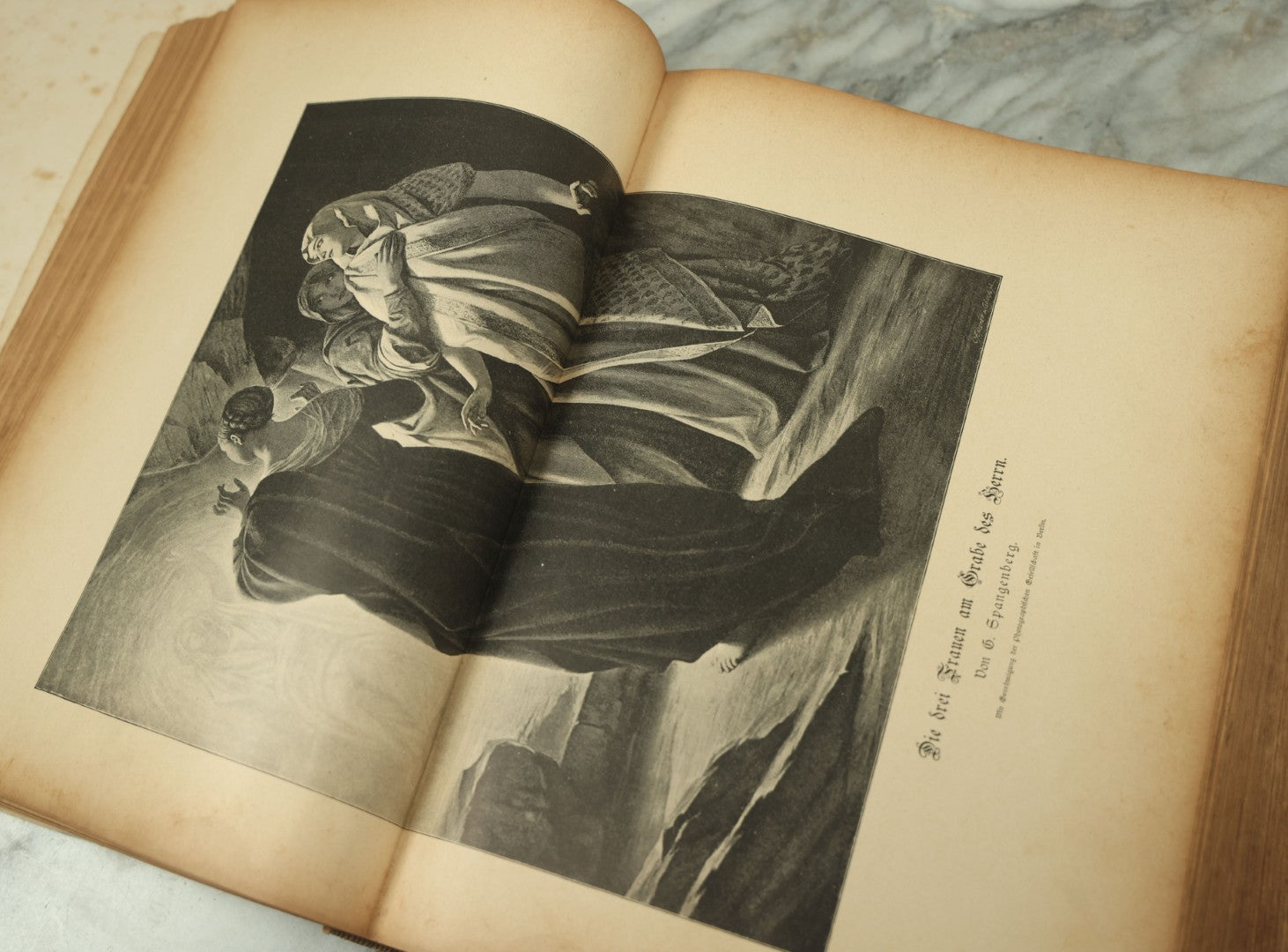 Lot 126 - Antique German Compendium Book, "Zur Guten Stunde" ("For A Pleasant Hour"), Profusely Illustrated, Deutsches Verlagshaus Publisher, Berlin, 1888, Note Both Covers Detached