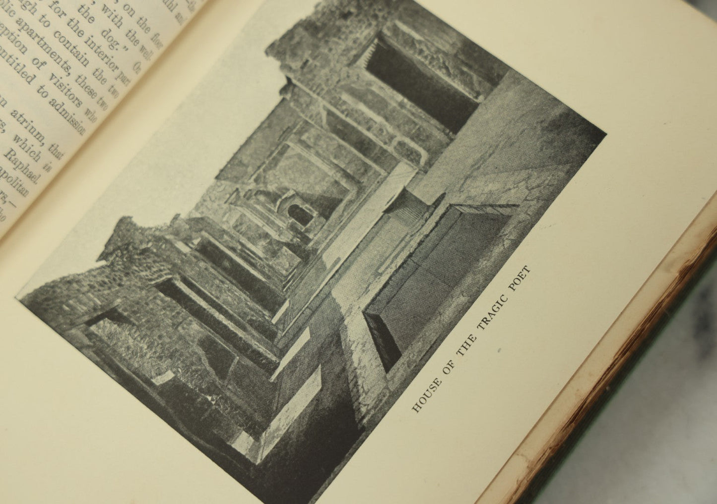 Lot 131 - "The Last Days Of Pompeii" Antique Book By Edward Bulwer Lytton (Lord Lytton), Illustrated, Merrill And Baker, Publishers, New York And London, Early 20th Century