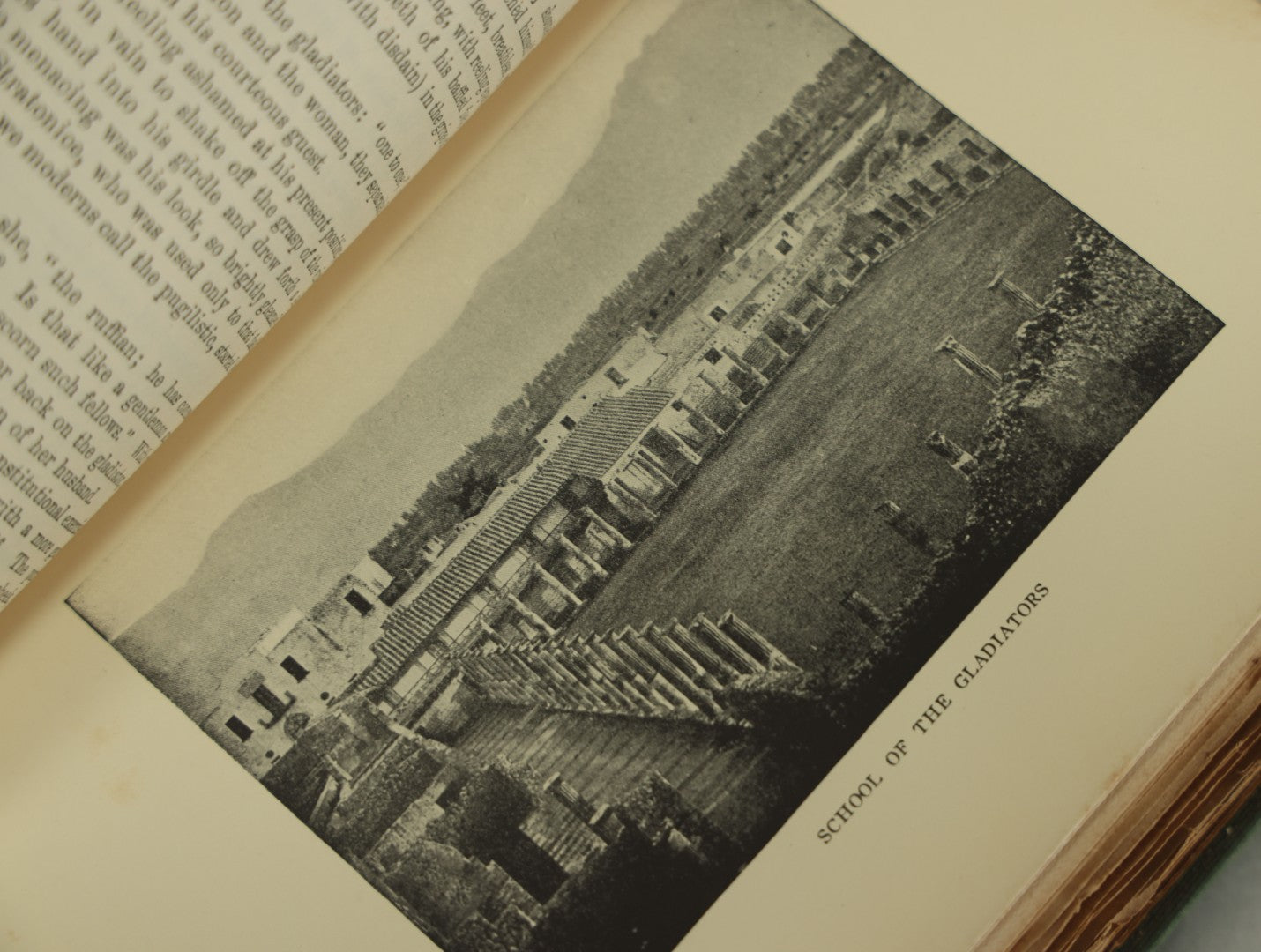 Lot 131 - "The Last Days Of Pompeii" Antique Book By Edward Bulwer Lytton (Lord Lytton), Illustrated, Merrill And Baker, Publishers, New York And London, Early 20th Century