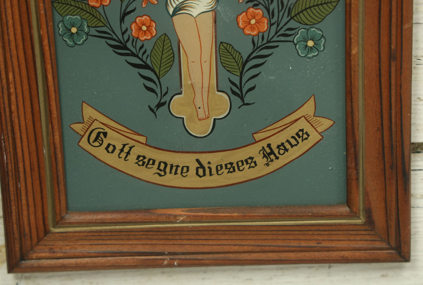 Lot 102 - Vintage German / Austrian Reverse Glass "Hinterglasmalerei" Religious Painting Of Christ On The Cross, "Gott Segne Dieses Haus" ("God Bless This House"), Recommended By The Carinthian Heritage Association  , 6-1/2" x 8-1/2"