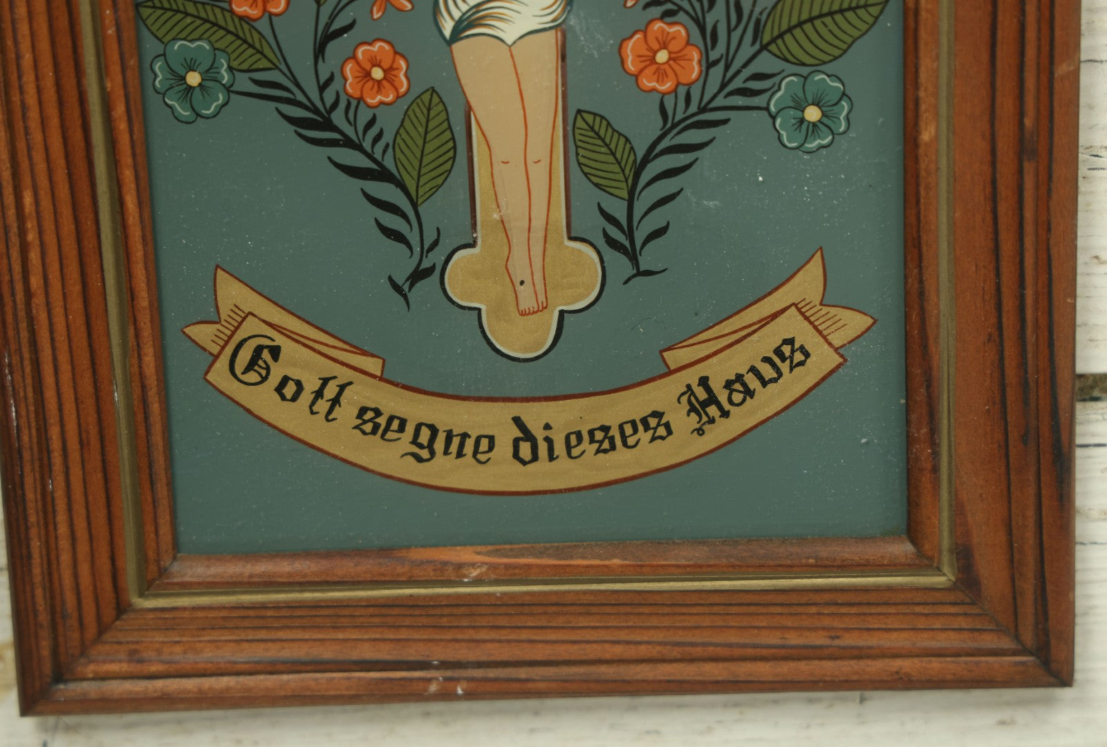 Lot 102 - Vintage German / Austrian Reverse Glass "Hinterglasmalerei" Religious Painting Of Christ On The Cross, "Gott Segne Dieses Haus" ("God Bless This House"), Recommended By The Carinthian Heritage Association  , 6-1/2" x 8-1/2"