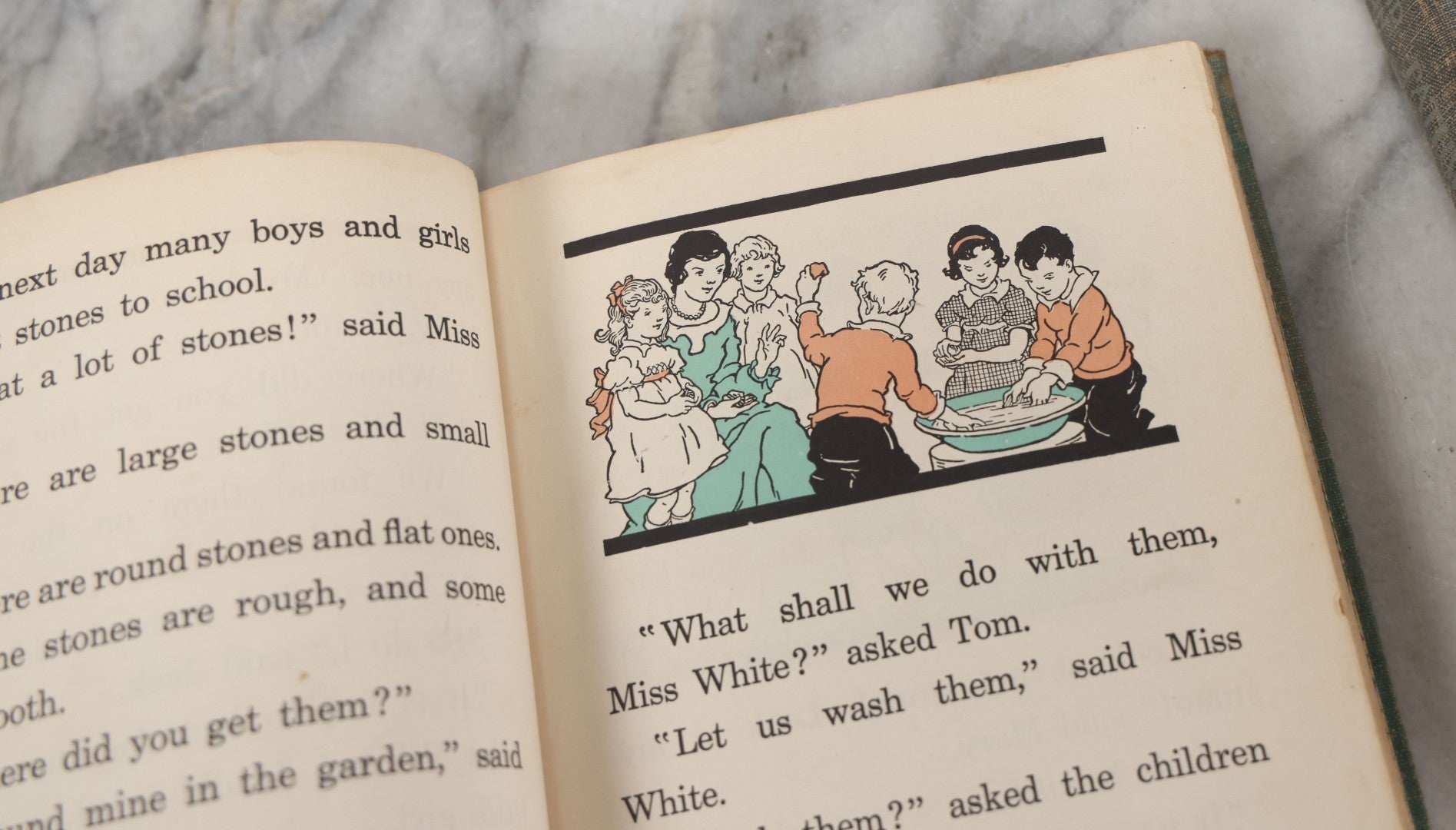 Lot 115 - Pair Of Vintage Children's "Pathways In Science" Books Including "We Look About Us" And "Our Wide, Wide World" By Gerald S. Craig Et. Al., Illustrated, 1930s