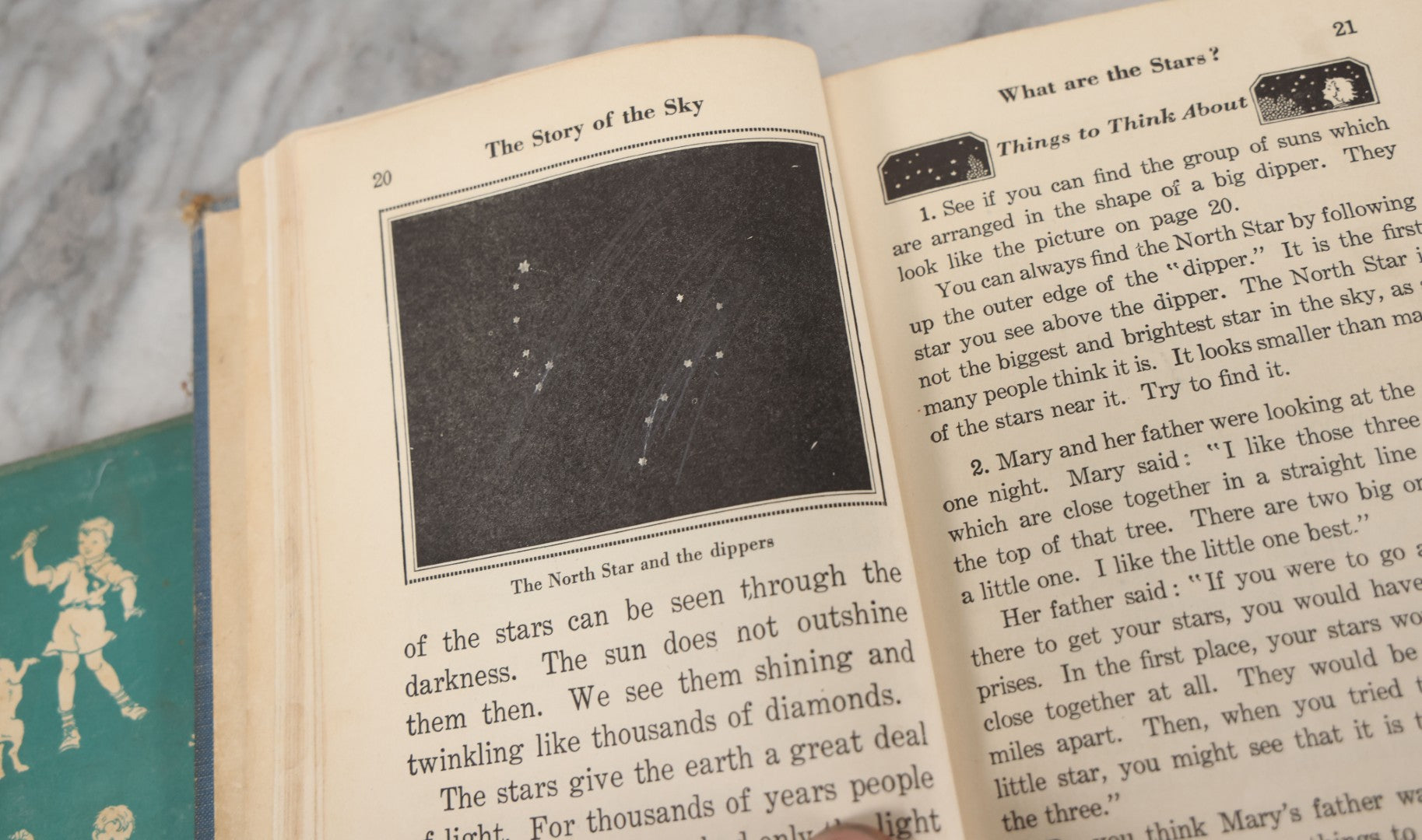 Lot 115 - Pair Of Vintage Children's "Pathways In Science" Books Including "We Look About Us" And "Our Wide, Wide World" By Gerald S. Craig Et. Al., Illustrated, 1930s