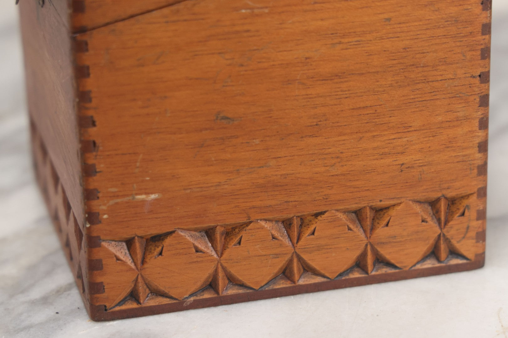 Lot 081 - Vintage Folk Art Tramp Art Style Carved Finger Jointed Wooden Cigar Box With Geometric Design, Nueva Epoca Cigars, Factory No. 35, 3rd District, New York City
