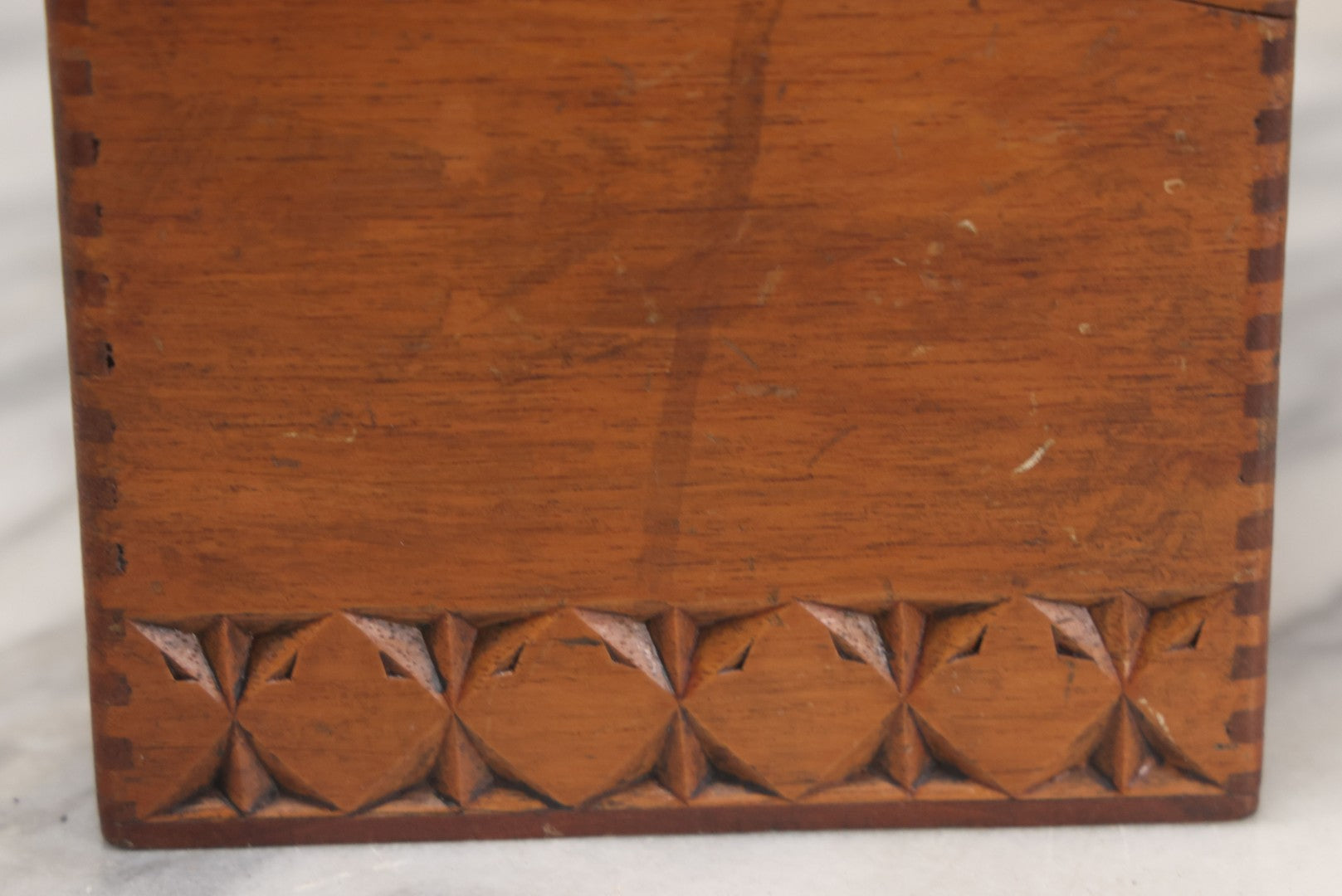 Lot 081 - Vintage Folk Art Tramp Art Style Carved Finger Jointed Wooden Cigar Box With Geometric Design, Nueva Epoca Cigars, Factory No. 35, 3rd District, New York City