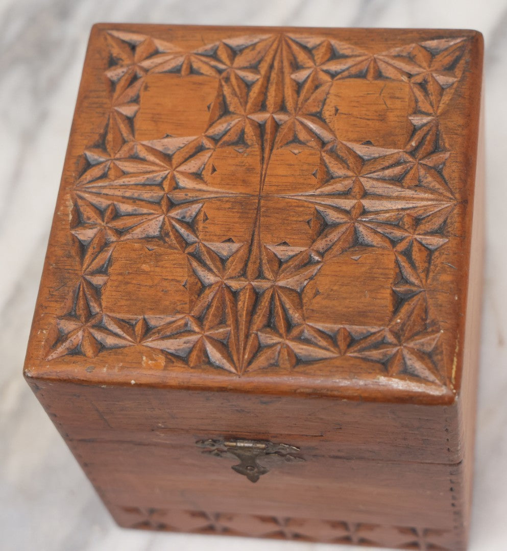 Lot 081 - Vintage Folk Art Tramp Art Style Carved Finger Jointed Wooden Cigar Box With Geometric Design, Nueva Epoca Cigars, Factory No. 35, 3rd District, New York City