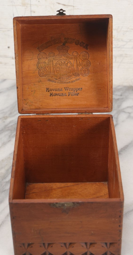 Lot 081 - Vintage Folk Art Tramp Art Style Carved Finger Jointed Wooden Cigar Box With Geometric Design, Nueva Epoca Cigars, Factory No. 35, 3rd District, New York City