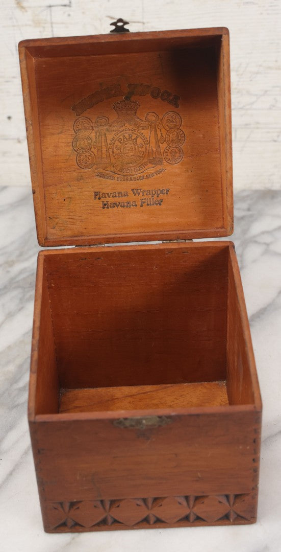 Lot 081 - Vintage Folk Art Tramp Art Style Carved Finger Jointed Wooden Cigar Box With Geometric Design, Nueva Epoca Cigars, Factory No. 35, 3rd District, New York City