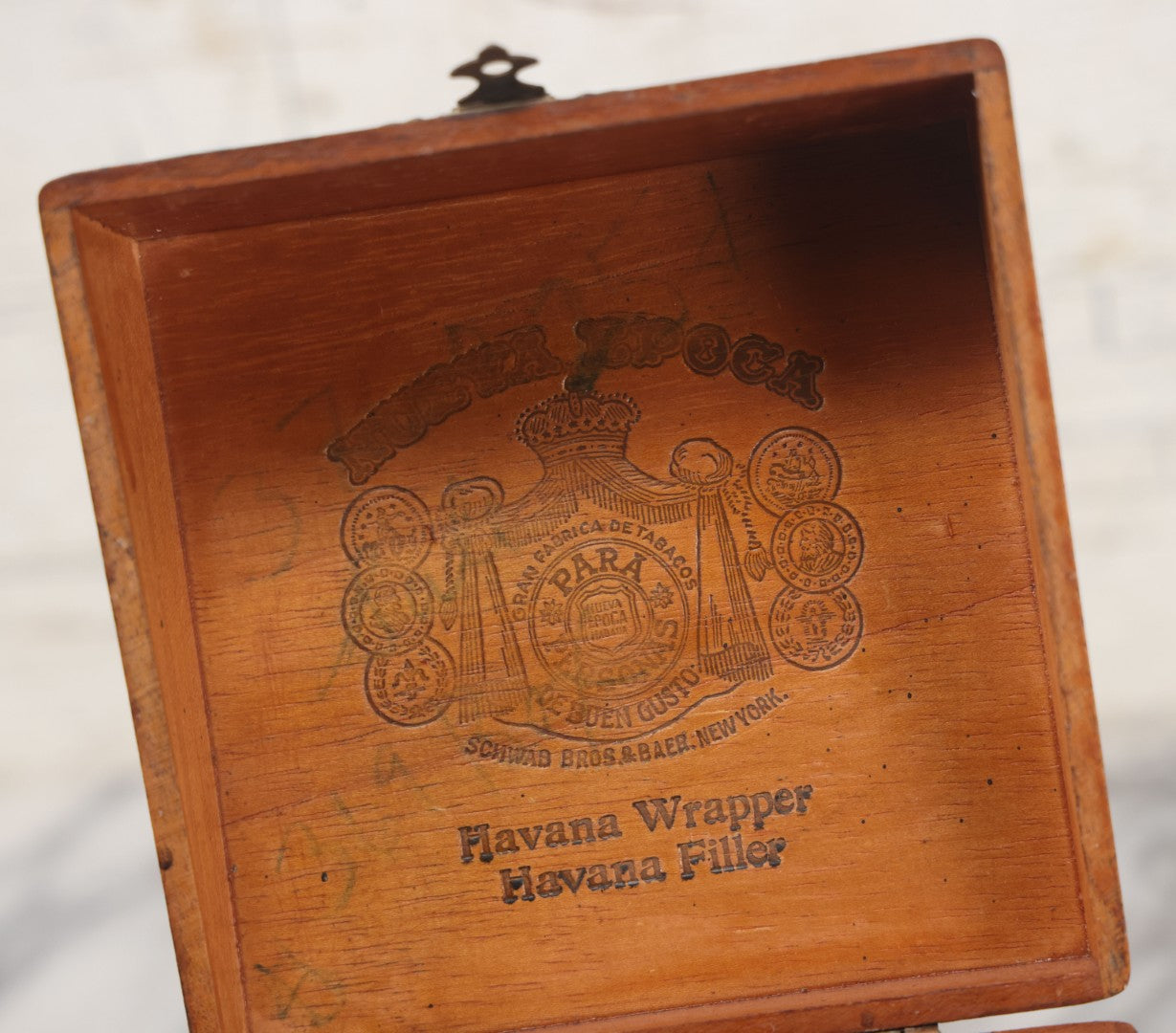 Lot 081 - Vintage Folk Art Tramp Art Style Carved Finger Jointed Wooden Cigar Box With Geometric Design, Nueva Epoca Cigars, Factory No. 35, 3rd District, New York City