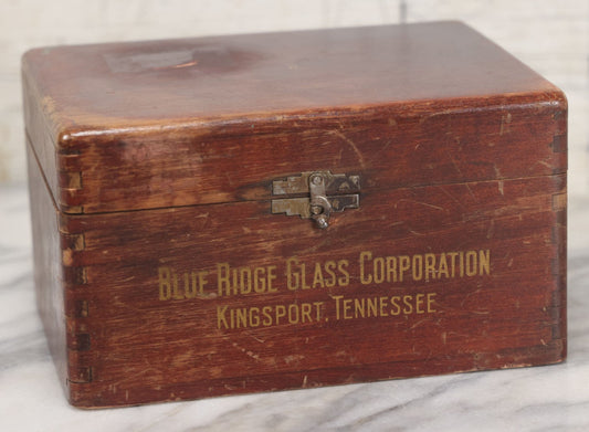 Lot 082 - Vintage Blue Ridge Glass Corporation Finger Jointed Wooden Advertising Box With Interior Dividers, Writing On Interior, Toledo Plate And Window Glass Co.