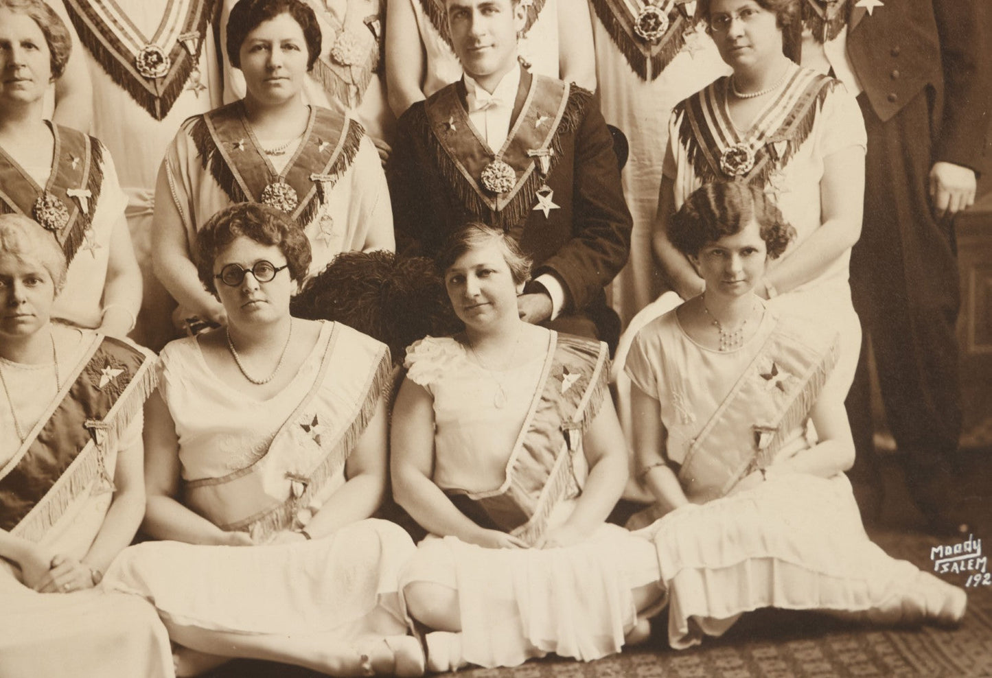 Lot 132 - Vintage Boarded Photograph Of Order Of The Eastern Star O.E.S. Women Members With Men, Women's Auxiliary Of The Freemasons, Moody Photographer, Salem, 1926