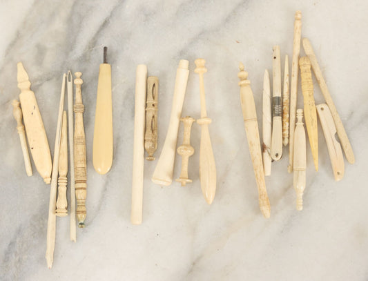 Lot 058 - Grouping Of Antique And Vintage Bone Crochet Hooks, Lace Bobbins, Sewing Tools, Implements, And Fragments, Various Sizes And Styles, Approximately 20 Pieces