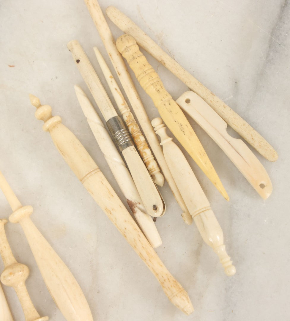 Lot 058 - Grouping Of Antique And Vintage Bone Crochet Hooks, Lace Bobbins, Sewing Tools, Implements, And Fragments, Various Sizes And Styles, Approximately 20 Pieces