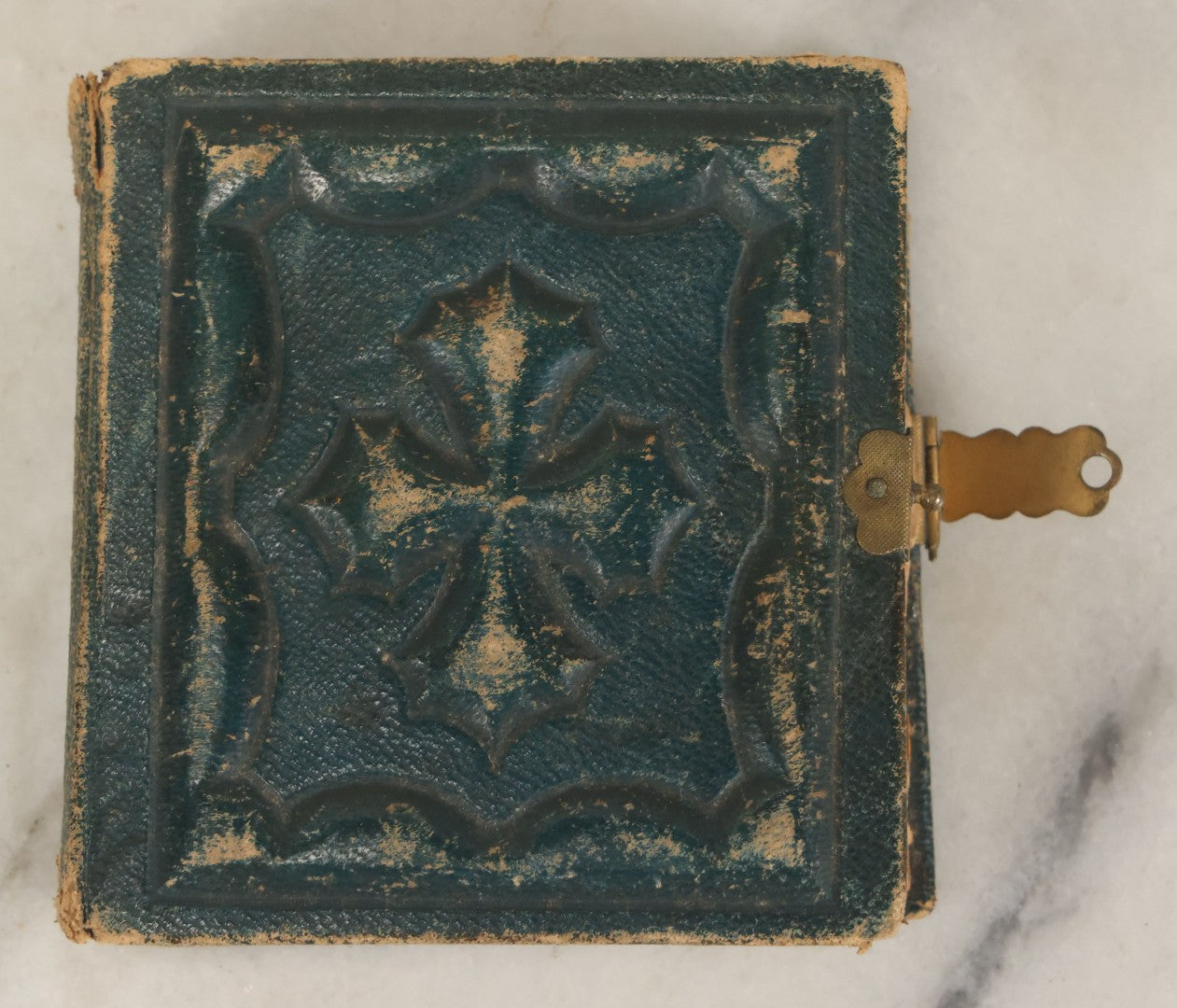 Lot 080 - Antique Green Gem Tintype Photograph Album Containing 70+ Photos, Including Twin Girls, Many Identified (All Pages Pictured)