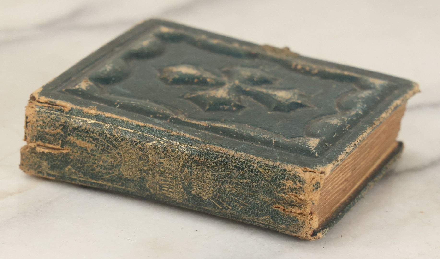 Lot 080 - Antique Green Gem Tintype Photograph Album Containing 70+ Photos, Including Twin Girls, Many Identified (All Pages Pictured)