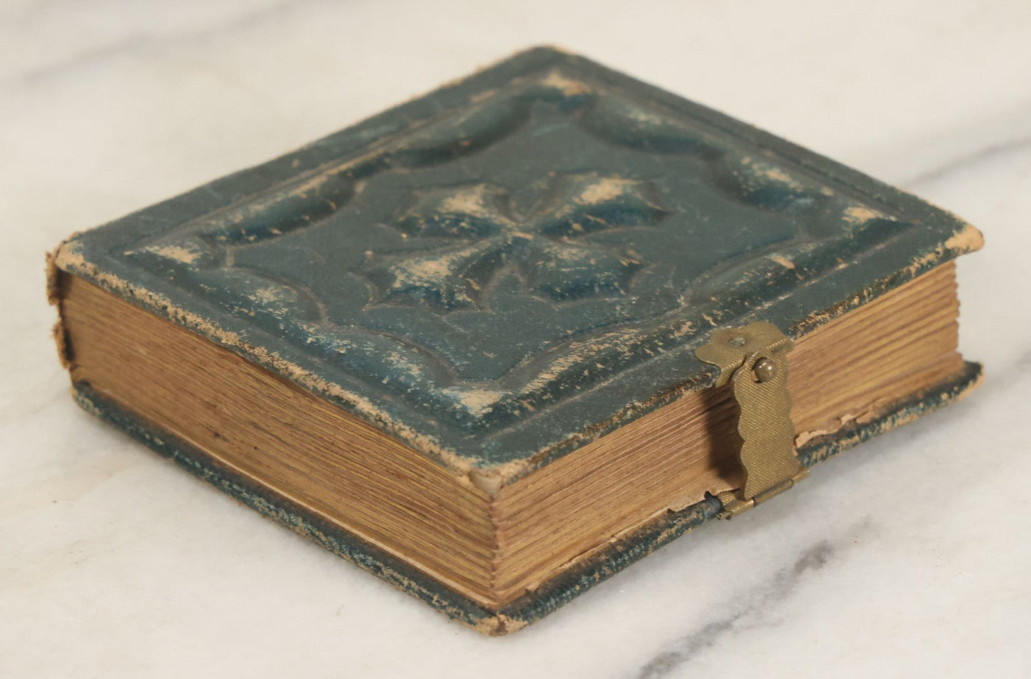 Lot 080 - Antique Green Gem Tintype Photograph Album Containing 70+ Photos, Including Twin Girls, Many Identified (All Pages Pictured)