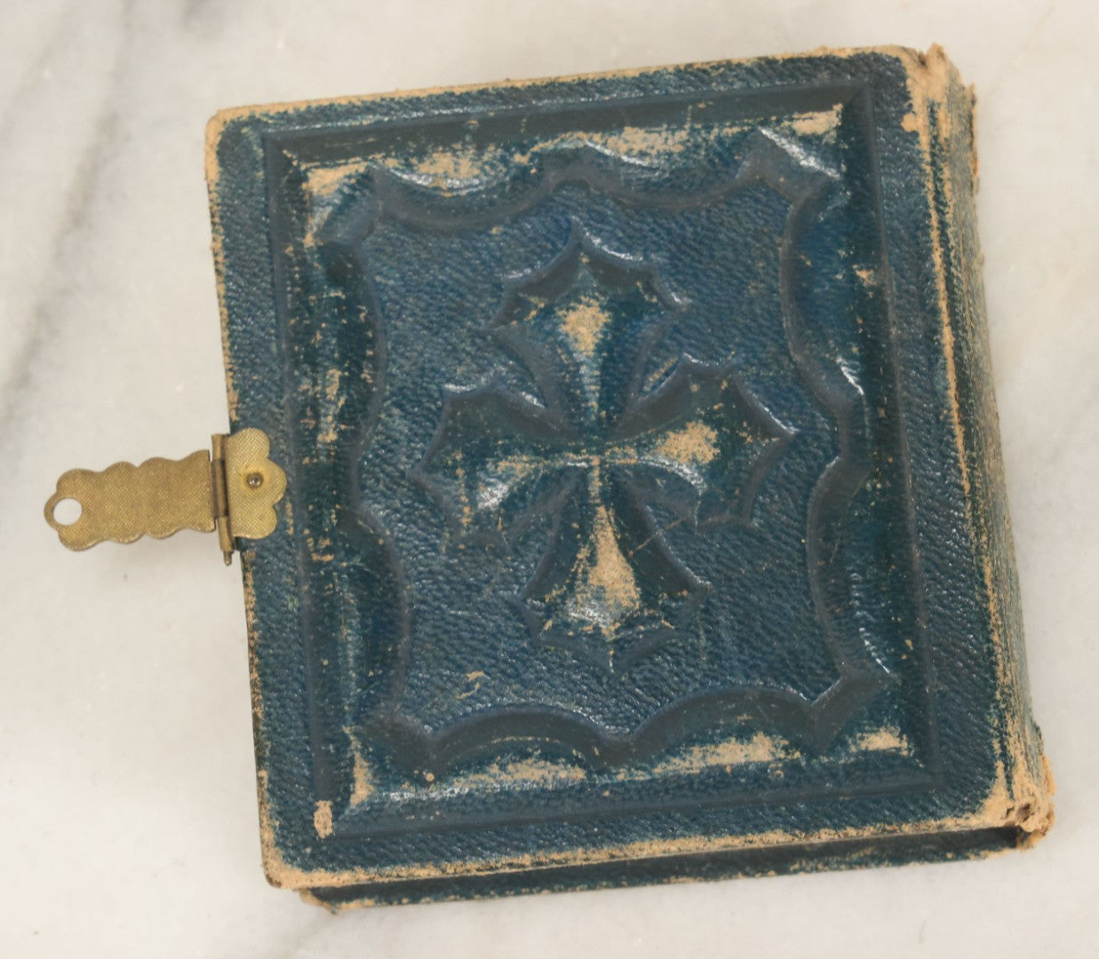 Lot 080 - Antique Green Gem Tintype Photograph Album Containing 70+ Photos, Including Twin Girls, Many Identified (All Pages Pictured)