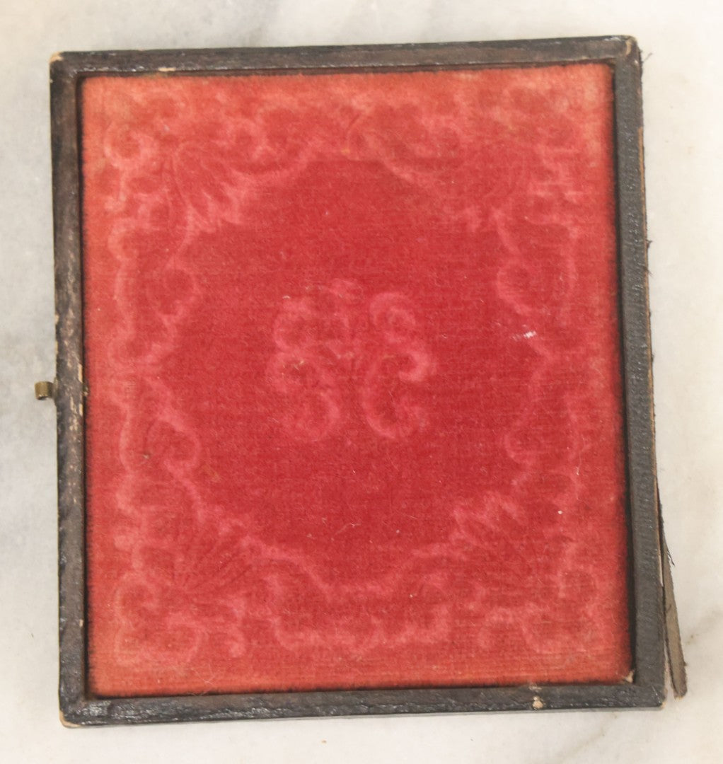Lot 082 - Antique 1/6th Plate Tintype Photograph Of A Mother And Her Curly Haired Daughter, In Full Split Leatherette Union Case