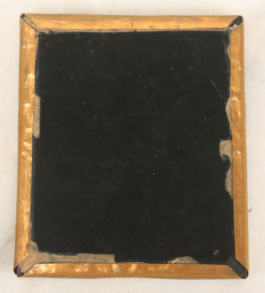 Lot 083 - Antique 1/6th Plate Ruby Ambrotype Photograph Of A Smiling Toddler Little Girl In Chair