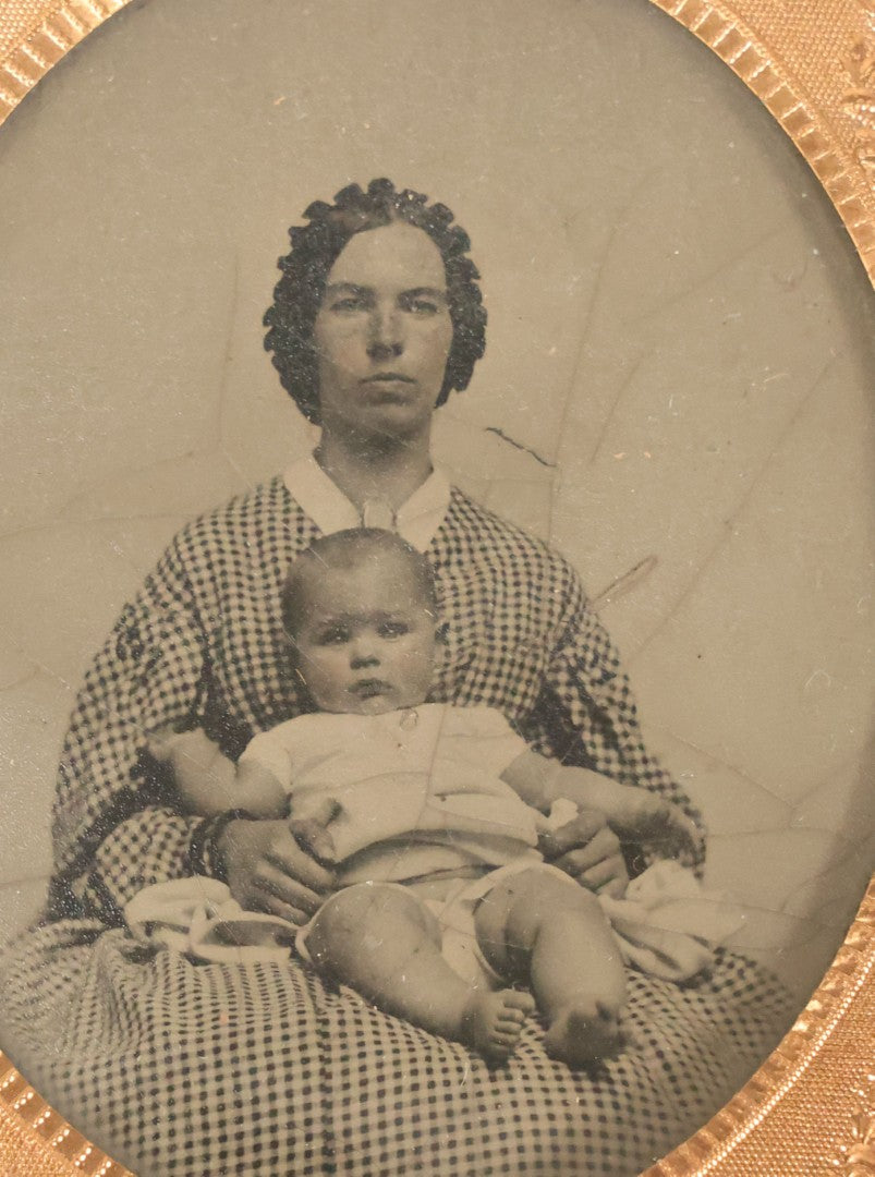 Lot 088 - Antique 1/6th Plate Tintype Photograph Of A Mother In A Checkered Dress Holding Her Baby