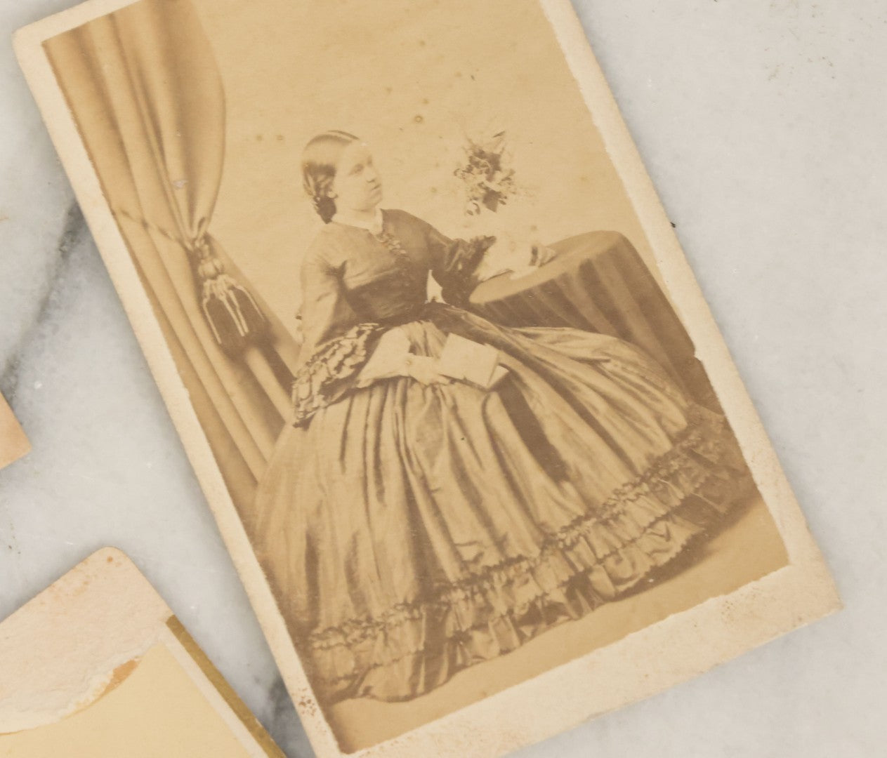 Lot 093 - Grouping Of 22 Assorted Carte De Visite C.D.V. Photographs Of Men, Women, And Children, Including Woman Holding Book, Group Of Four Youths, Etc