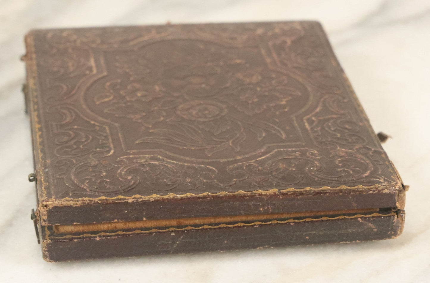 Lot 024 - Antique 1/4 Plate Daguerreotype Of Two Sibling Children, Brother And Sister, In Full Intact Leatherette Union Case