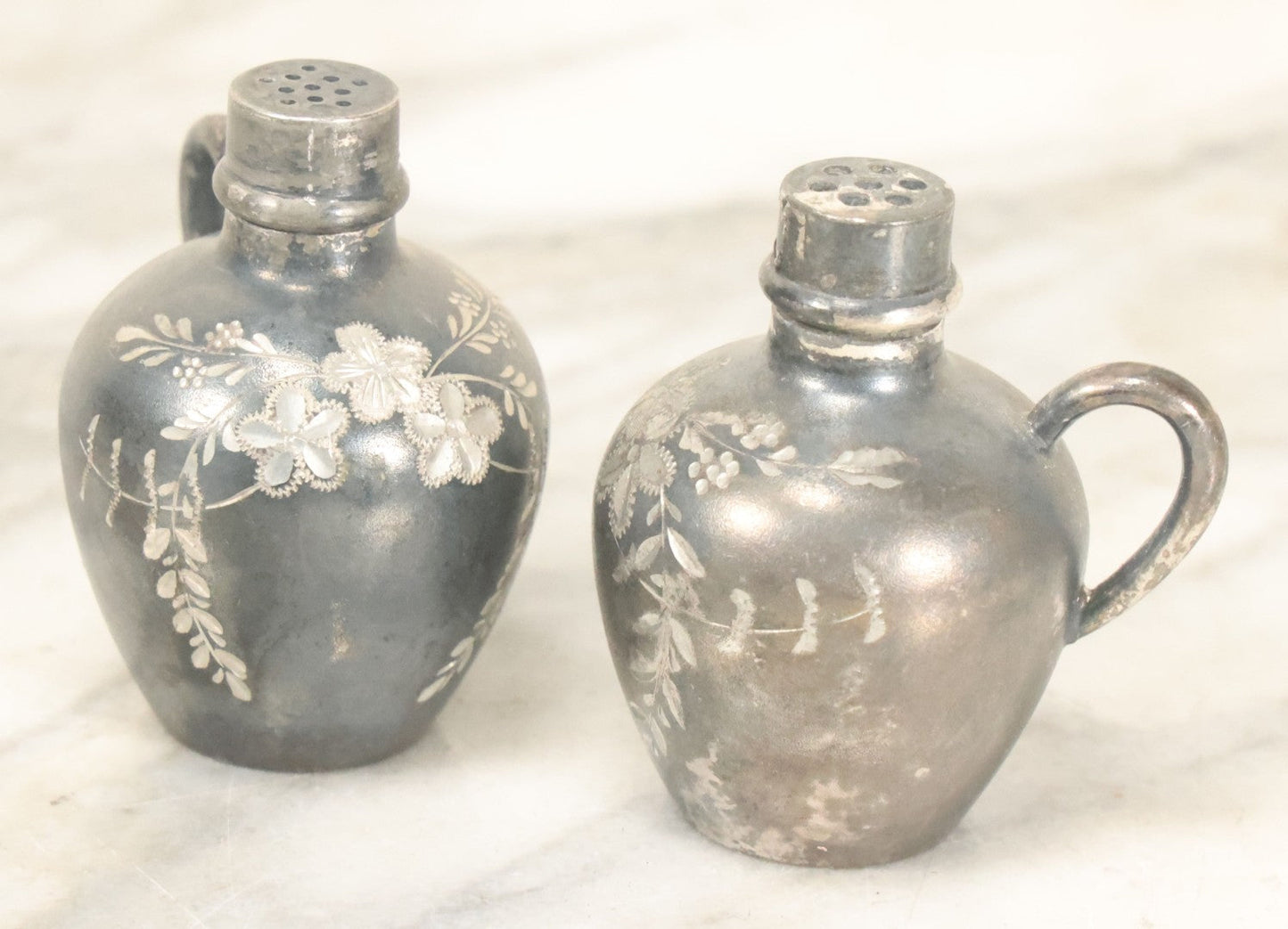 Lot 087 - Pair Of Antique Engraved Silverplate Salt And Pepper Shakers With Floral Motif By Wilcox Silverplate Co., Meriden, Connecticut, No. 4214