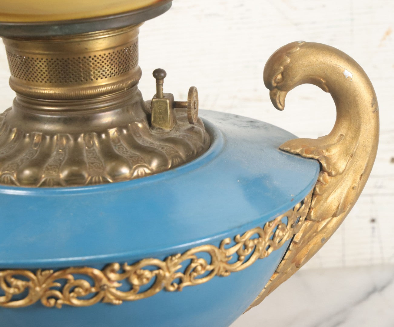 Lot 003 - Antique Kerosene Oil Lamp With Painted Blue Tin Font, Dove Head Motif, And Hand Painted Globe With Floral Motif By Pittsburgh Lamp And Brass, Made In America, Note Cracked And Repaired Section Of Globe, 19" High