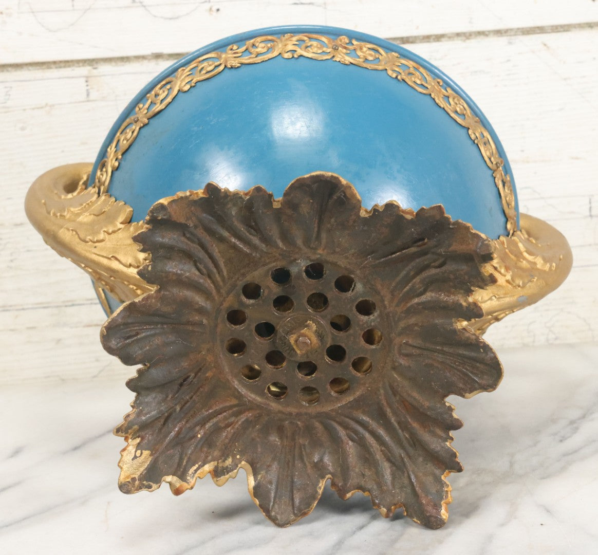 Lot 003 - Antique Kerosene Oil Lamp With Painted Blue Tin Font, Dove Head Motif, And Hand Painted Globe With Floral Motif By Pittsburgh Lamp And Brass, Made In America, Note Cracked And Repaired Section Of Globe, 19" High