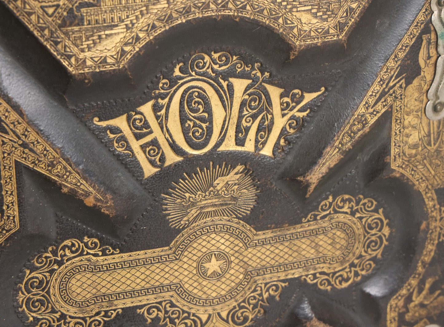 Lot 005 - Antique Pronouncing Parallel Holy Bible, Old And New Testaments, With Ornate Cover And Binding, Gately & O'Gorman, Publishers, Boston, Copyright 1890, By A.J. Holman & Co., Profusely Illustrated, Note Loose Pages