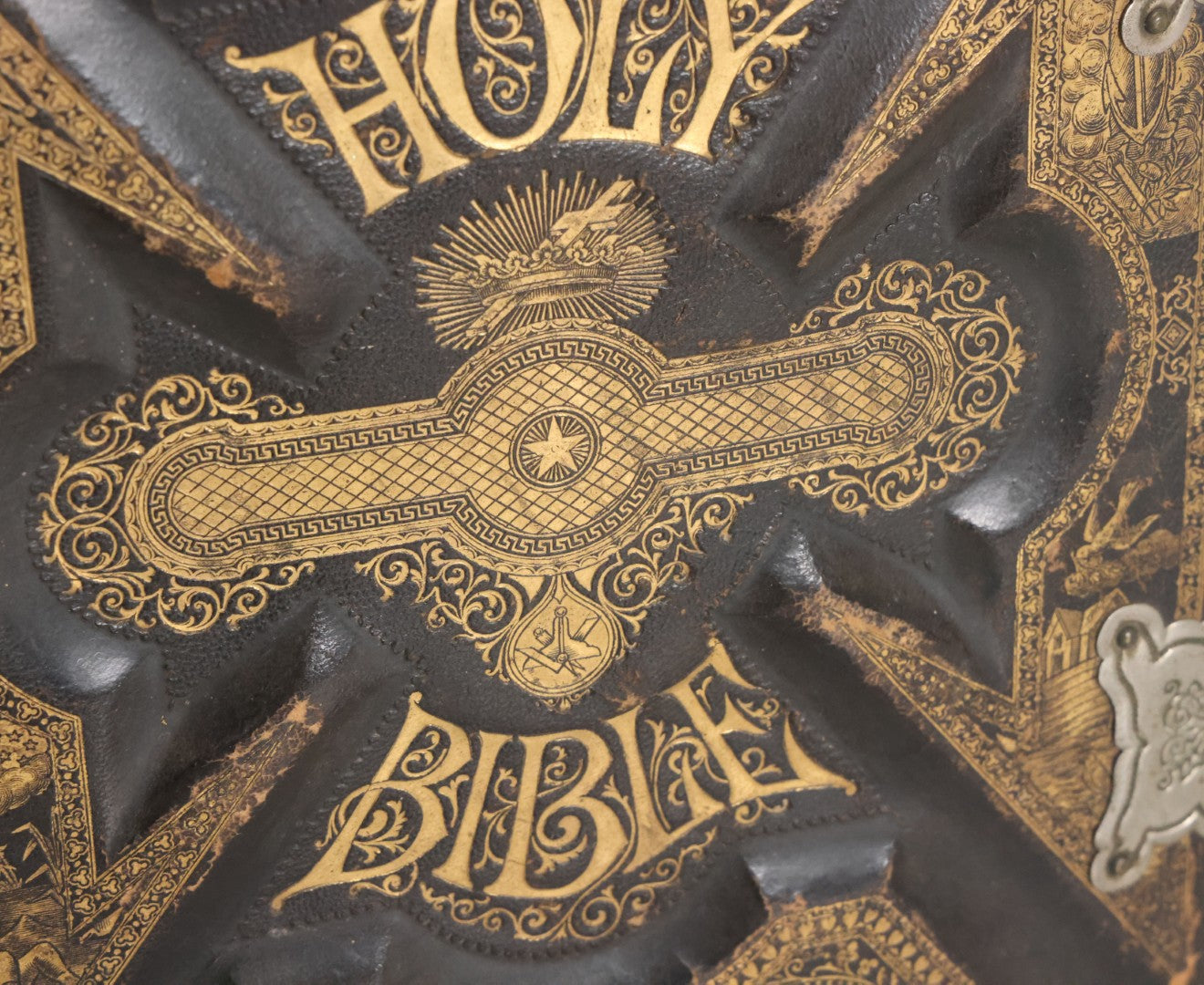 Lot 005 - Antique Pronouncing Parallel Holy Bible, Old And New Testaments, With Ornate Cover And Binding, Gately & O'Gorman, Publishers, Boston, Copyright 1890, By A.J. Holman & Co., Profusely Illustrated, Note Loose Pages