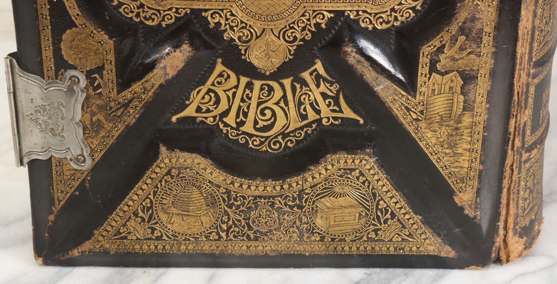 Lot 005 - Antique Pronouncing Parallel Holy Bible, Old And New Testaments, With Ornate Cover And Binding, Gately & O'Gorman, Publishers, Boston, Copyright 1890, By A.J. Holman & Co., Profusely Illustrated, Note Loose Pages