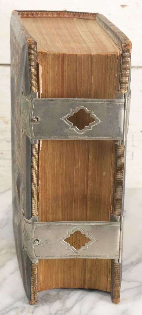 Lot 005 - Antique Pronouncing Parallel Holy Bible, Old And New Testaments, With Ornate Cover And Binding, Gately & O'Gorman, Publishers, Boston, Copyright 1890, By A.J. Holman & Co., Profusely Illustrated, Note Loose Pages