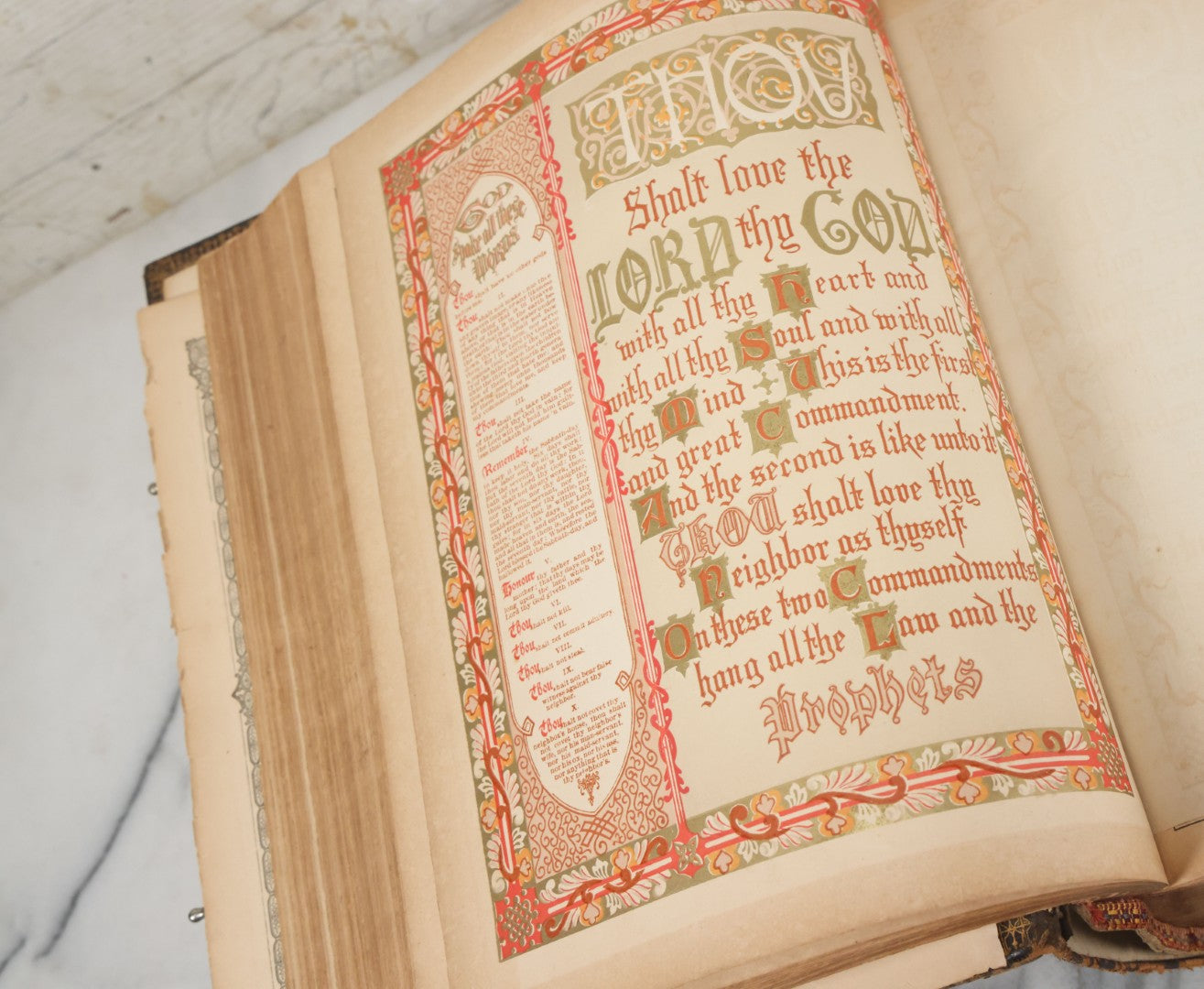 Lot 005 - Antique Pronouncing Parallel Holy Bible, Old And New Testaments, With Ornate Cover And Binding, Gately & O'Gorman, Publishers, Boston, Copyright 1890, By A.J. Holman & Co., Profusely Illustrated, Note Loose Pages