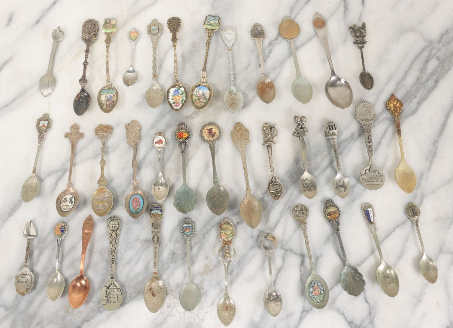 Lot 123 - Grouping Of 37 Souvenir Spoons Mostly From Travel, Landmarks, Etc., Including Sea World, Hawaii, And Many Other States